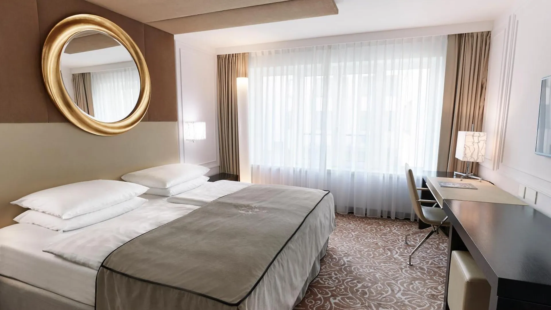 Vier Jahreszeiten Kempinski Muenchen 5*, Munich