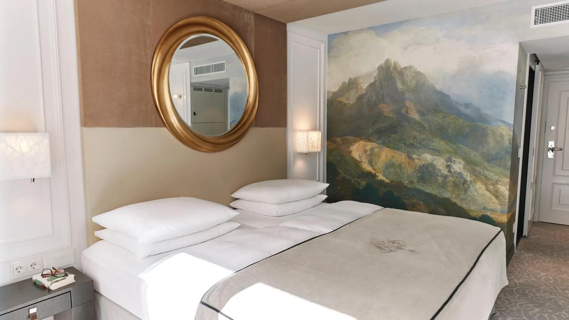 ***** Hotel Vier Jahreszeiten Kempinski Muenchen Germany